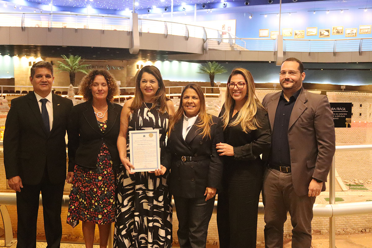 Visita da Diretora do COFECI Marta Faustino ao Centro Cultural Nova Jerusalém - Foto 13