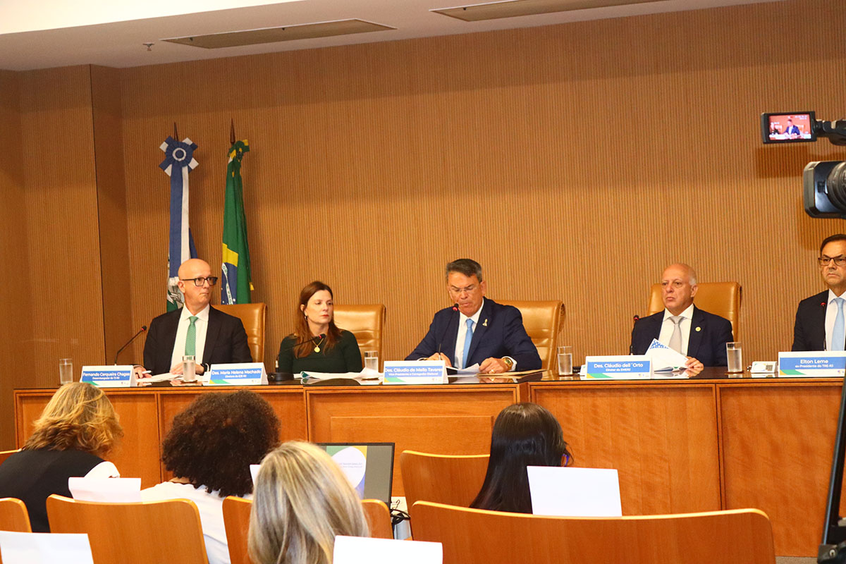 Fórum "Eleições em Transformação: o que esperar do Novo Código Eleitoral"? - Foto 4