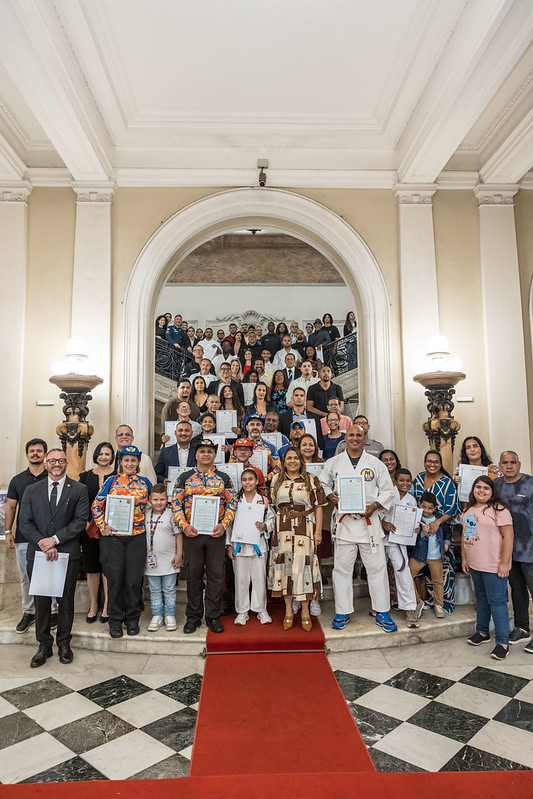 Entrega de moções para profissionais de Artes Marciais - 07/10/2025 (Por Câmara Municipal de Vereadores / Fotos: Cicero Rodrigues/CMRJ & Ascom Vereadora Tânia Bastos / Fotos: Sandro Diniz) - Foto 1
