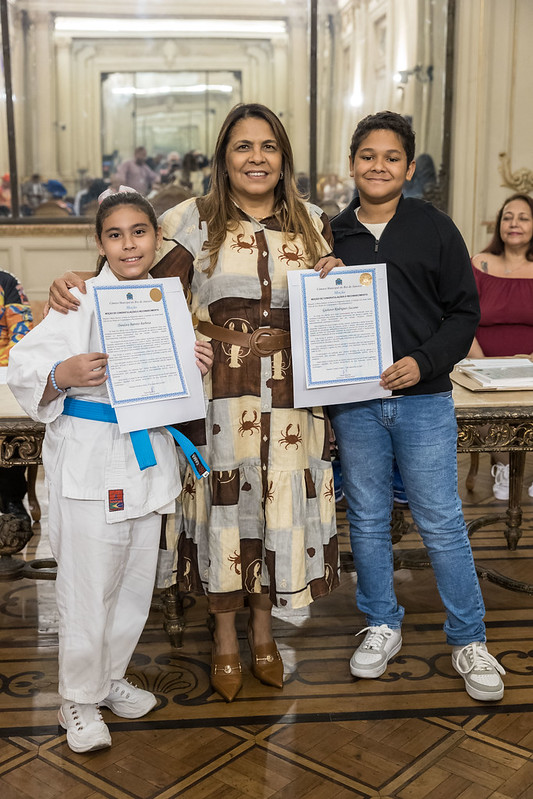 Entrega de moções para profissionais de Artes Marciais - 07/10/2025 (Por Câmara Municipal de Vereadores / Fotos: Cicero Rodrigues/CMRJ & Ascom Vereadora Tânia Bastos / Fotos: Sandro Diniz) - Foto 5