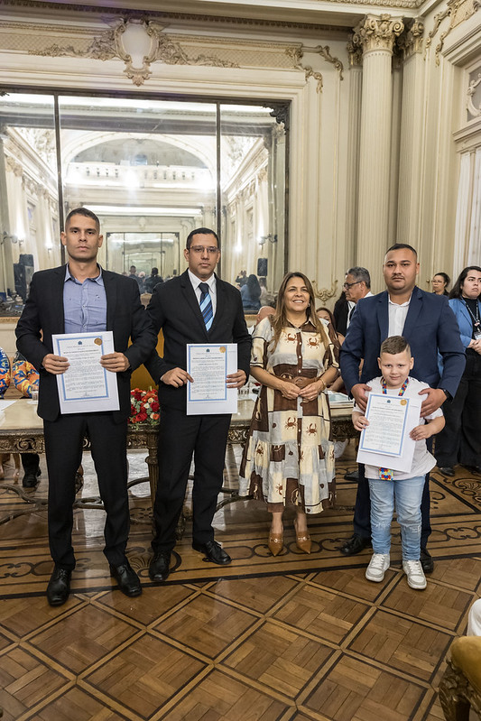 Entrega de moções para profissionais de Artes Marciais - 07/10/2025 (Por Câmara Municipal de Vereadores / Fotos: Cicero Rodrigues/CMRJ & Ascom Vereadora Tânia Bastos / Fotos: Sandro Diniz) - Foto 7