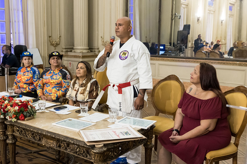 Entrega de moções para profissionais de Artes Marciais - 07/10/2025 (Por Câmara Municipal de Vereadores / Fotos: Cicero Rodrigues/CMRJ & Ascom Vereadora Tânia Bastos / Fotos: Sandro Diniz) - Foto 10
