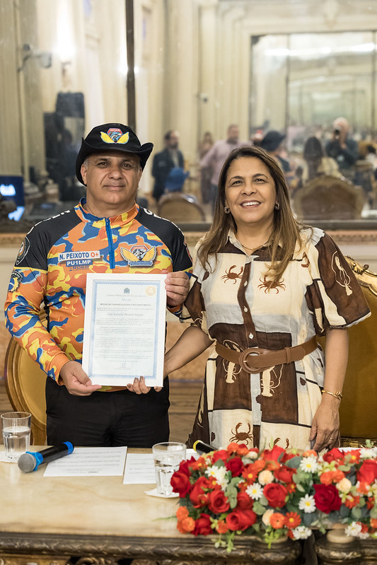 Entrega de moções para profissionais de Artes Marciais - 07/10/2025 (Por Câmara Municipal de Vereadores / Fotos: Cicero Rodrigues/CMRJ & Ascom Vereadora Tânia Bastos / Fotos: Sandro Diniz) - Foto 13