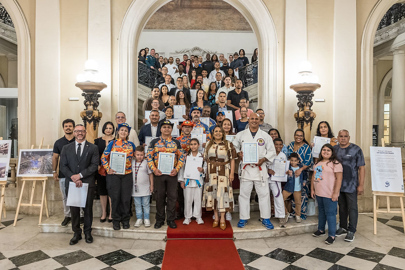 Entrega de moções para profissionais de Artes Marciais - 07/10/2025 (Por Câmara Municipal de Vereadores / Fotos: Cicero Rodrigues/CMRJ & Ascom Vereadora Tânia Bastos / Fotos: Sandro Diniz) - Foto 18