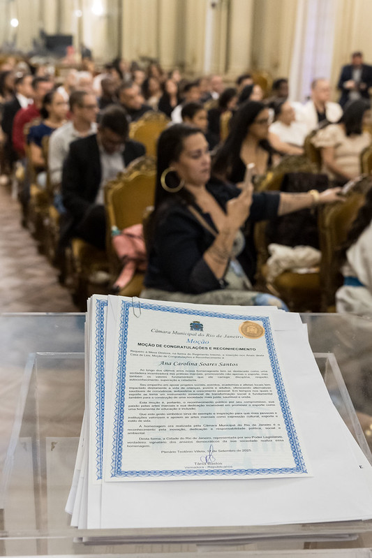 Entrega de moções para profissionais de Artes Marciais - 07/10/2025 (Por Câmara Municipal de Vereadores / Fotos: Cicero Rodrigues/CMRJ & Ascom Vereadora Tânia Bastos / Fotos: Sandro Diniz) - Foto 23
