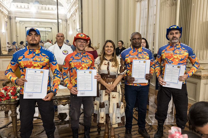 Entrega de moções para profissionais de Artes Marciais - 07/10/2025 (Por Câmara Municipal de Vereadores / Fotos: Cicero Rodrigues/CMRJ & Ascom Vereadora Tânia Bastos / Fotos: Sandro Diniz) - Foto 24