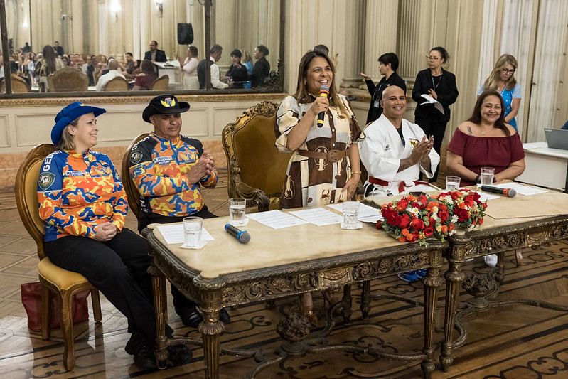 Entrega de moções para profissionais de Artes Marciais - 07/10/2025 (Por Câmara Municipal de Vereadores / Fotos: Cicero Rodrigues/CMRJ & Ascom Vereadora Tânia Bastos / Fotos: Sandro Diniz) - Foto 27