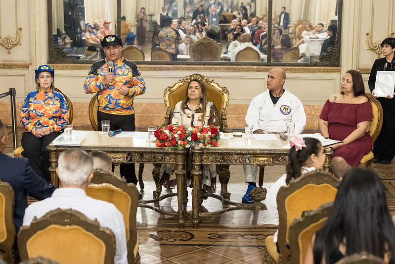 Entrega de moções para profissionais de Artes Marciais - 07/10/2025 (Por Câmara Municipal de Vereadores / Fotos: Cicero Rodrigues/CMRJ & Ascom Vereadora Tânia Bastos / Fotos: Sandro Diniz) - Foto 40