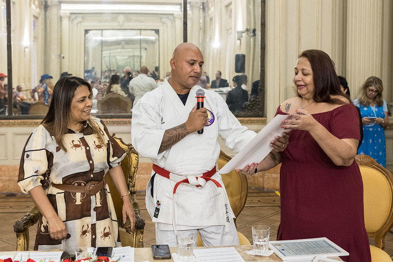 Entrega de moções para profissionais de Artes Marciais - 07/10/2025 (Por Câmara Municipal de Vereadores / Fotos: Cicero Rodrigues/CMRJ & Ascom Vereadora Tânia Bastos / Fotos: Sandro Diniz) - Foto 50