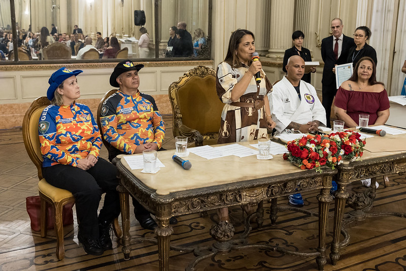 Entrega de moções para profissionais de Artes Marciais - 07/10/2025 (Por Câmara Municipal de Vereadores / Fotos: Cicero Rodrigues/CMRJ & Ascom Vereadora Tânia Bastos / Fotos: Sandro Diniz) - Foto 56