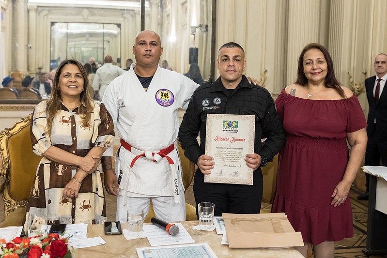 Entrega de moções para profissionais de Artes Marciais - 07/10/2025 (Por Câmara Municipal de Vereadores / Fotos: Cicero Rodrigues/CMRJ & Ascom Vereadora Tânia Bastos / Fotos: Sandro Diniz) - Foto 64