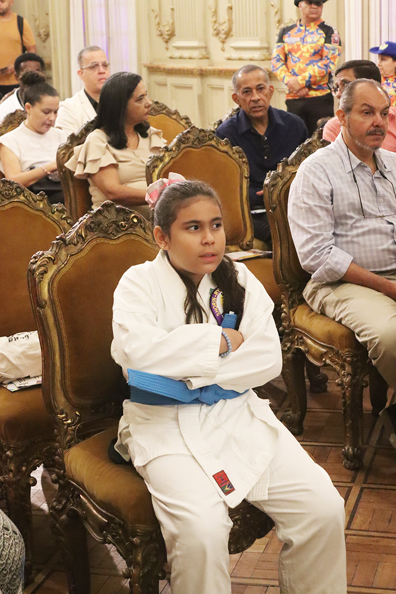 Entrega de moções para profissionais de Artes Marciais - 07/10/2025 (Por Câmara Municipal de Vereadores / Fotos: Cicero Rodrigues/CMRJ & Ascom Vereadora Tânia Bastos / Fotos: Sandro Diniz) - Foto 80