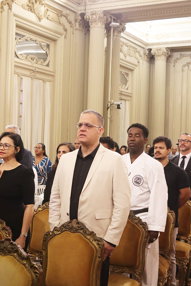 Entrega de moções para profissionais de Artes Marciais - 07/10/2025 (Por Câmara Municipal de Vereadores / Fotos: Cicero Rodrigues/CMRJ & Ascom Vereadora Tânia Bastos / Fotos: Sandro Diniz) - Foto 88