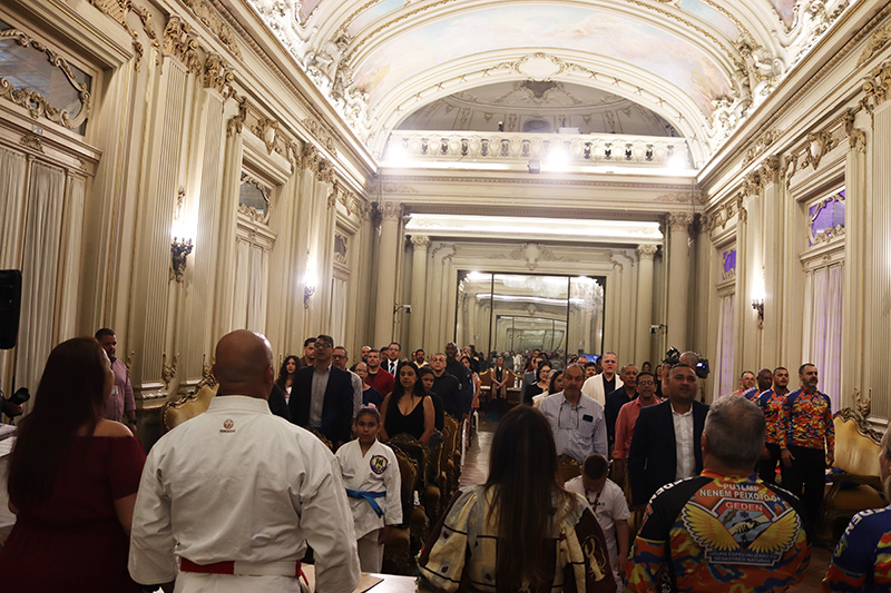 Entrega de moções para profissionais de Artes Marciais - 07/10/2025 (Por Câmara Municipal de Vereadores / Fotos: Cicero Rodrigues/CMRJ & Ascom Vereadora Tânia Bastos / Fotos: Sandro Diniz) - Foto 93