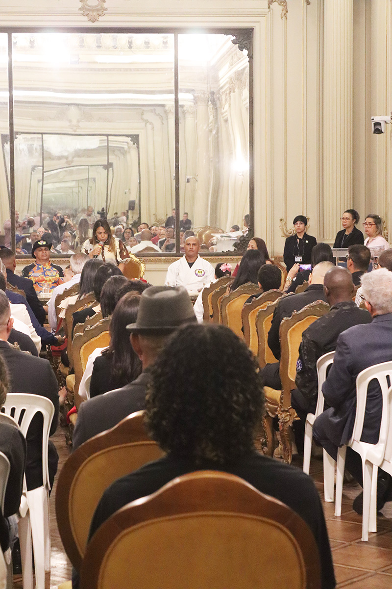 Entrega de moções para profissionais de Artes Marciais - 07/10/2025 (Por Câmara Municipal de Vereadores / Fotos: Cicero Rodrigues/CMRJ & Ascom Vereadora Tânia Bastos / Fotos: Sandro Diniz) - Foto 100