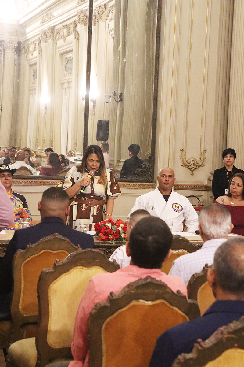 Entrega de moções para profissionais de Artes Marciais - 07/10/2025 (Por Câmara Municipal de Vereadores / Fotos: Cicero Rodrigues/CMRJ & Ascom Vereadora Tânia Bastos / Fotos: Sandro Diniz) - Foto 101