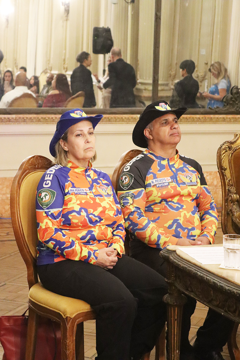 Entrega de moções para profissionais de Artes Marciais - 07/10/2025 (Por Câmara Municipal de Vereadores / Fotos: Cicero Rodrigues/CMRJ & Ascom Vereadora Tânia Bastos / Fotos: Sandro Diniz) - Foto 104