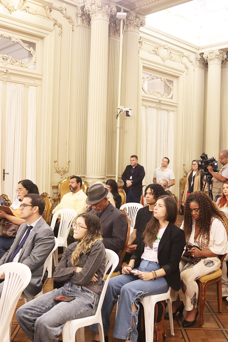Entrega de moções para profissionais de Artes Marciais - 07/10/2025 (Por Câmara Municipal de Vereadores / Fotos: Cicero Rodrigues/CMRJ & Ascom Vereadora Tânia Bastos / Fotos: Sandro Diniz) - Foto 107