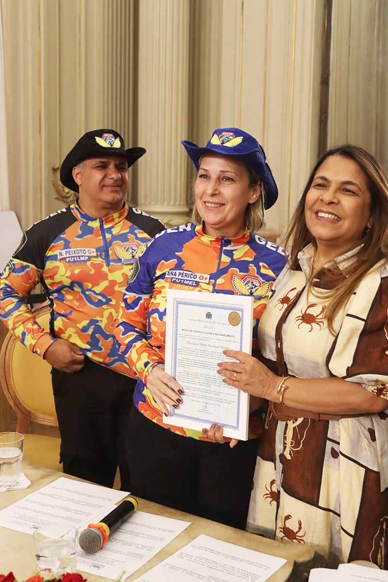 Entrega de moções para profissionais de Artes Marciais - 07/10/2025 (Por Câmara Municipal de Vereadores / Fotos: Cicero Rodrigues/CMRJ & Ascom Vereadora Tânia Bastos / Fotos: Sandro Diniz) - Foto 112