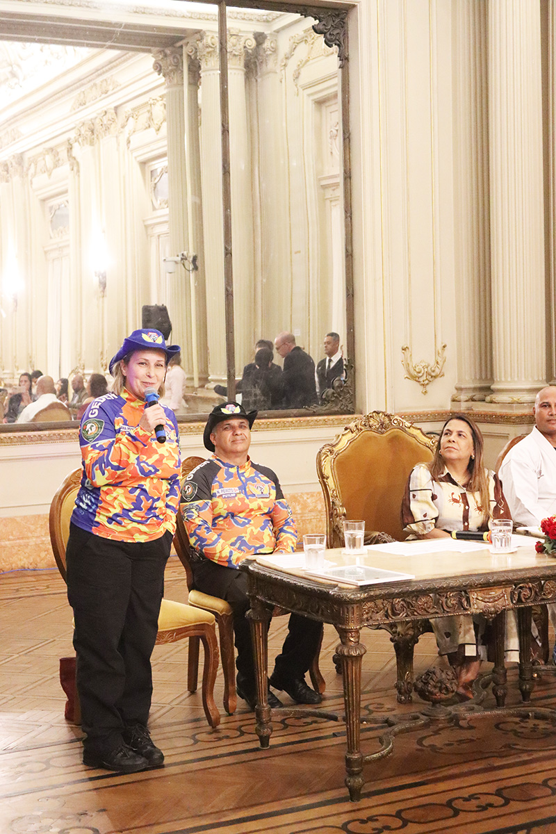 Entrega de moções para profissionais de Artes Marciais - 07/10/2025 (Por Câmara Municipal de Vereadores / Fotos: Cicero Rodrigues/CMRJ & Ascom Vereadora Tânia Bastos / Fotos: Sandro Diniz) - Foto 116