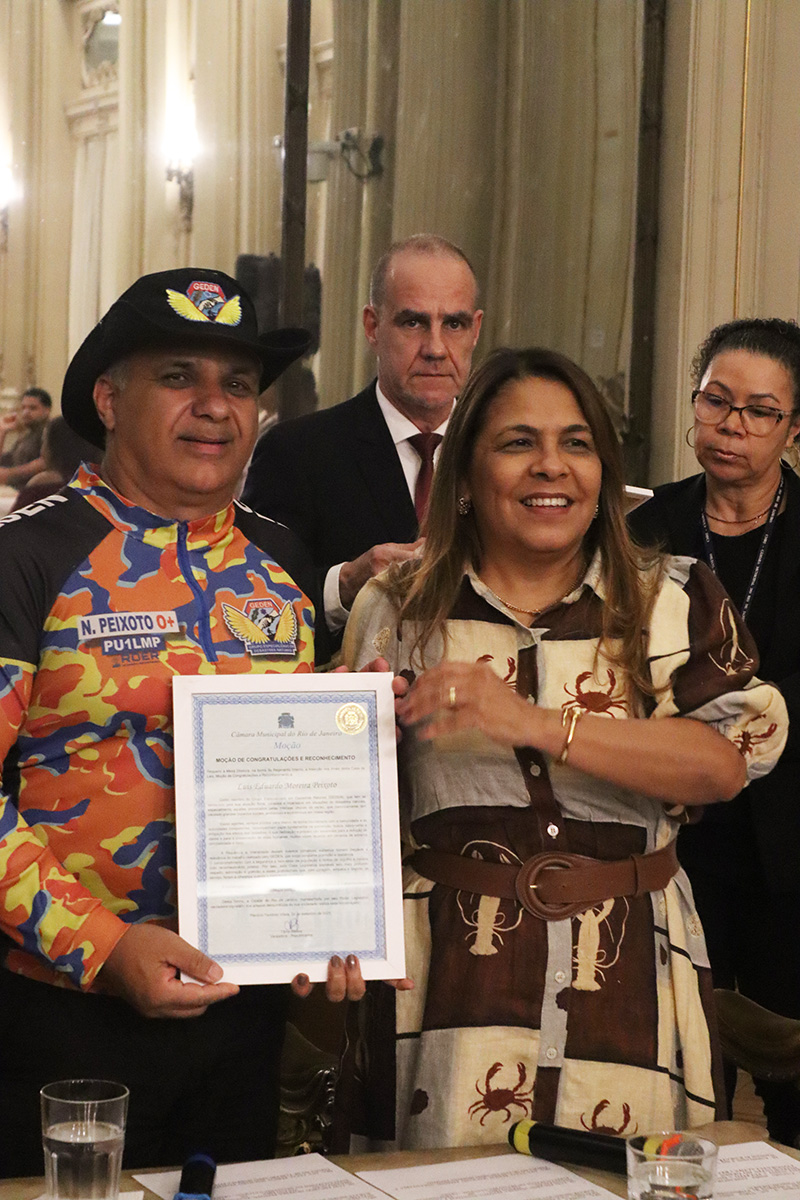 Entrega de moções para profissionais de Artes Marciais - 07/10/2025 (Por Câmara Municipal de Vereadores / Fotos: Cicero Rodrigues/CMRJ & Ascom Vereadora Tânia Bastos / Fotos: Sandro Diniz) - Foto 117