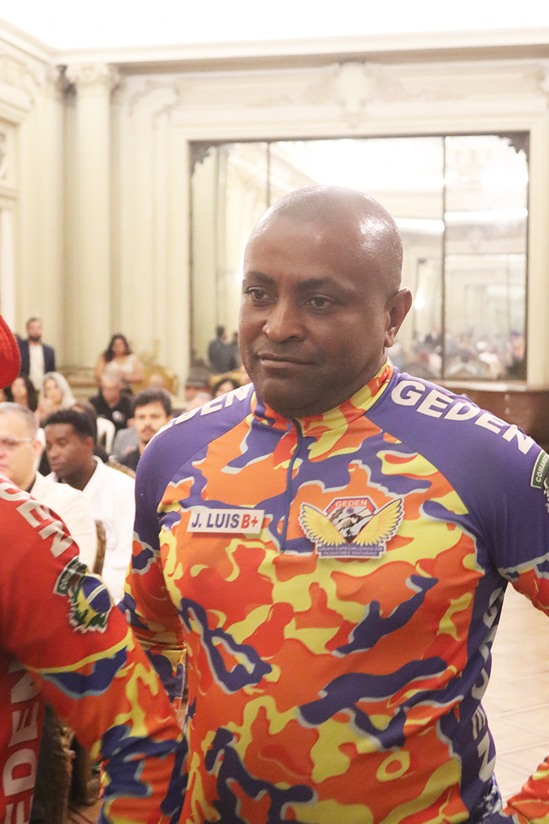 Entrega de moções para profissionais de Artes Marciais - 07/10/2025 (Por Câmara Municipal de Vereadores / Fotos: Cicero Rodrigues/CMRJ & Ascom Vereadora Tânia Bastos / Fotos: Sandro Diniz) - Foto 121