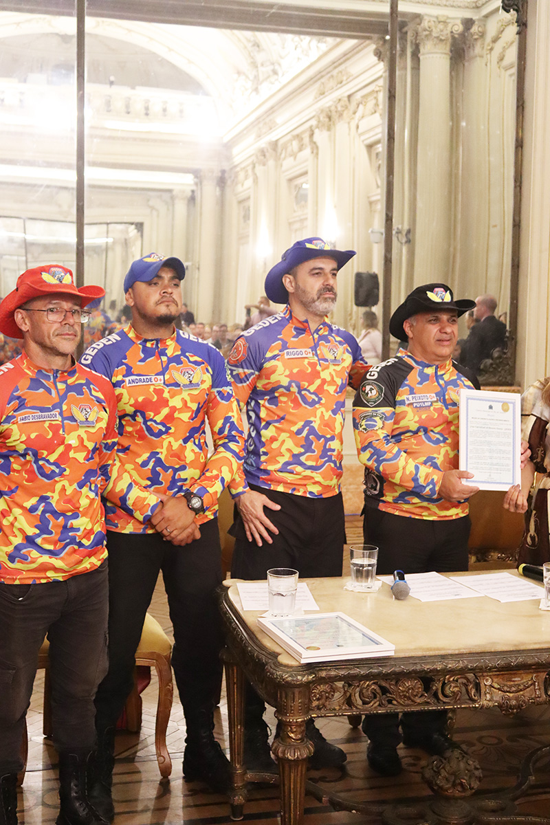Entrega de moções para profissionais de Artes Marciais - 07/10/2025 (Por Câmara Municipal de Vereadores / Fotos: Cicero Rodrigues/CMRJ & Ascom Vereadora Tânia Bastos / Fotos: Sandro Diniz) - Foto 123
