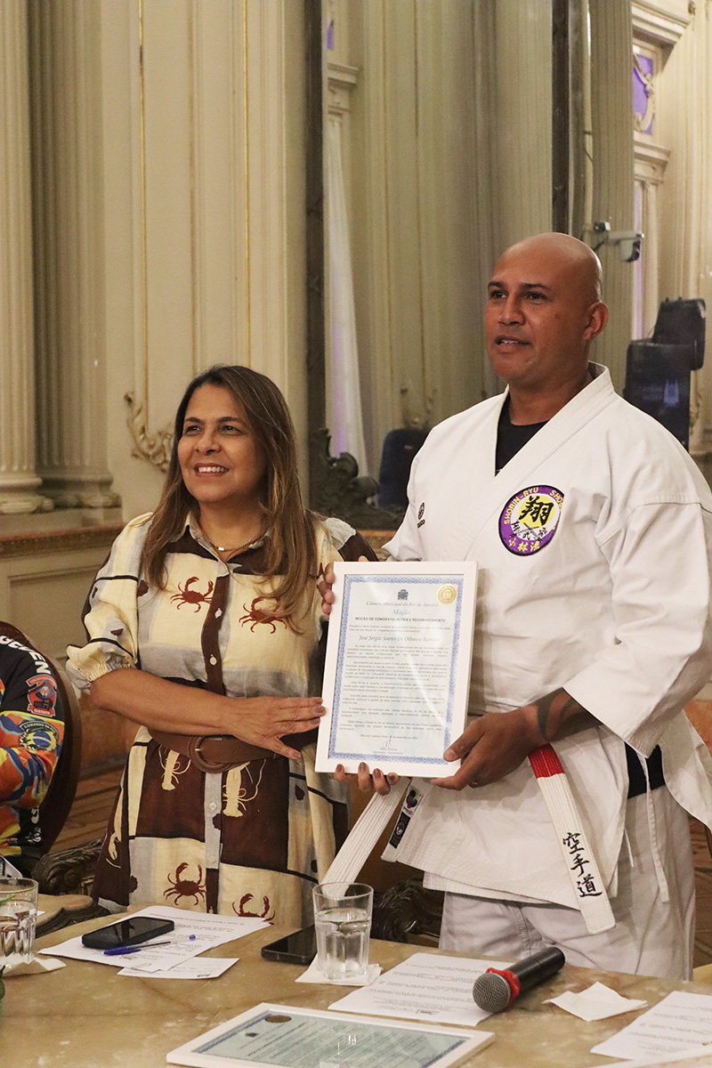 Entrega de moções para profissionais de Artes Marciais - 07/10/2025 (Por Câmara Municipal de Vereadores / Fotos: Cicero Rodrigues/CMRJ & Ascom Vereadora Tânia Bastos / Fotos: Sandro Diniz) - Foto 135