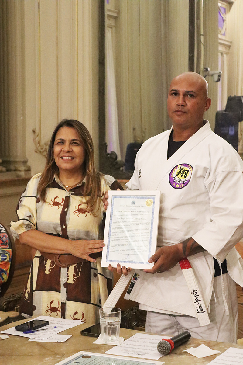 Entrega de moções para profissionais de Artes Marciais - 07/10/2025 (Por Câmara Municipal de Vereadores / Fotos: Cicero Rodrigues/CMRJ & Ascom Vereadora Tânia Bastos / Fotos: Sandro Diniz) - Foto 136