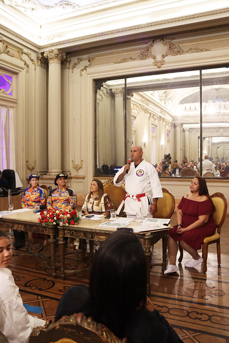 Entrega de moções para profissionais de Artes Marciais - 07/10/2025 (Por Câmara Municipal de Vereadores / Fotos: Cicero Rodrigues/CMRJ & Ascom Vereadora Tânia Bastos / Fotos: Sandro Diniz) - Foto 141