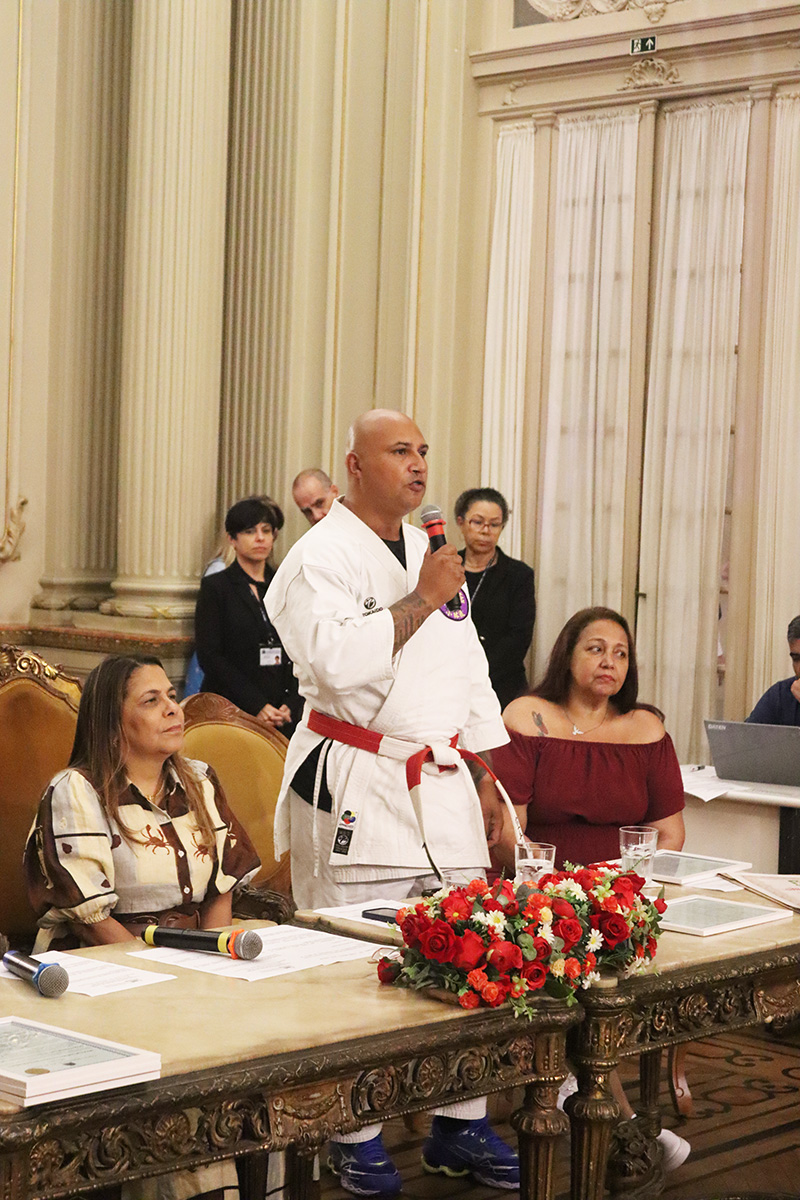 Entrega de moções para profissionais de Artes Marciais - 07/10/2025 (Por Câmara Municipal de Vereadores / Fotos: Cicero Rodrigues/CMRJ & Ascom Vereadora Tânia Bastos / Fotos: Sandro Diniz) - Foto 142