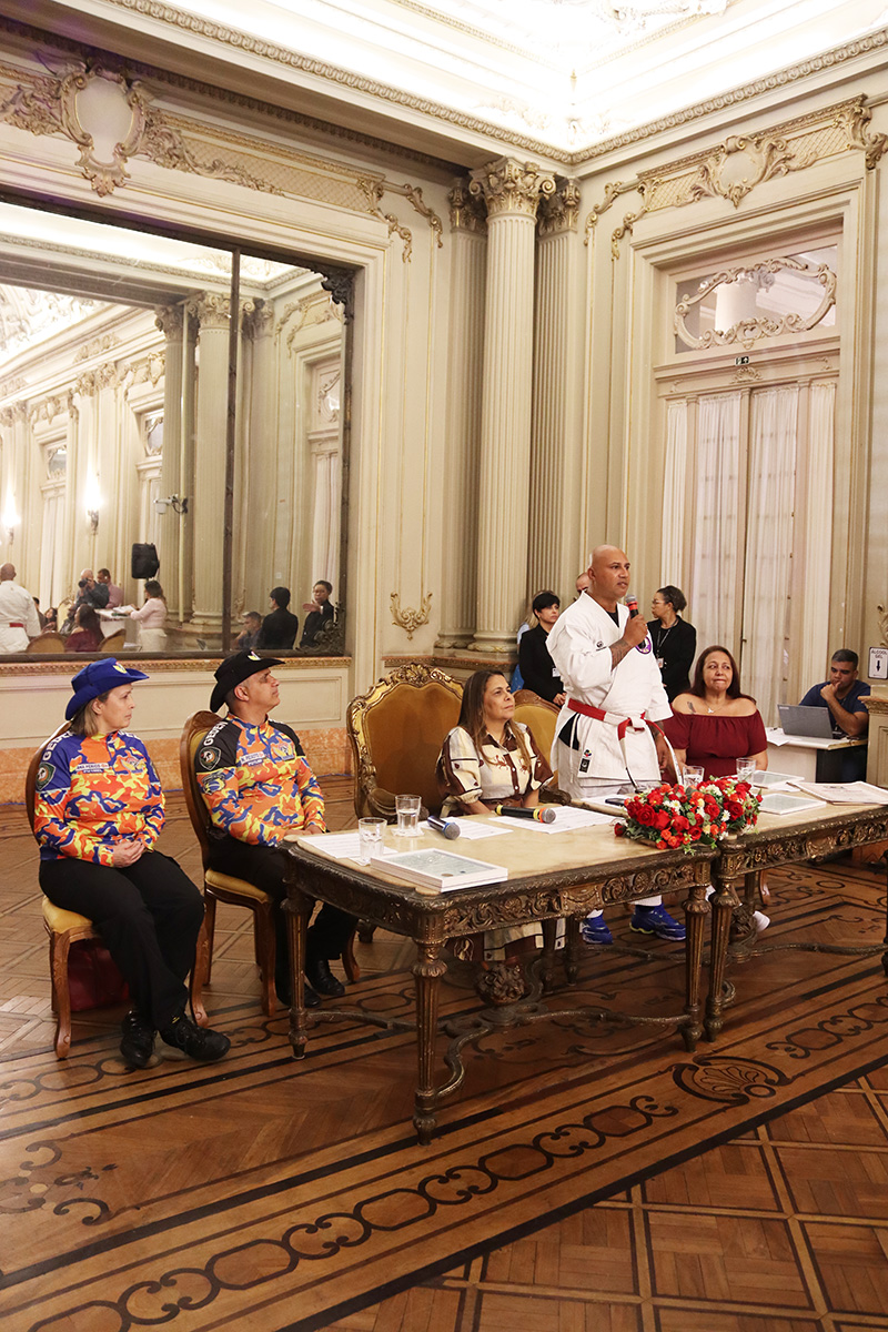 Entrega de moções para profissionais de Artes Marciais - 07/10/2025 (Por Câmara Municipal de Vereadores / Fotos: Cicero Rodrigues/CMRJ & Ascom Vereadora Tânia Bastos / Fotos: Sandro Diniz) - Foto 144