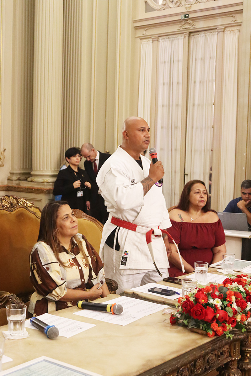 Entrega de moções para profissionais de Artes Marciais - 07/10/2025 (Por Câmara Municipal de Vereadores / Fotos: Cicero Rodrigues/CMRJ & Ascom Vereadora Tânia Bastos / Fotos: Sandro Diniz) - Foto 146