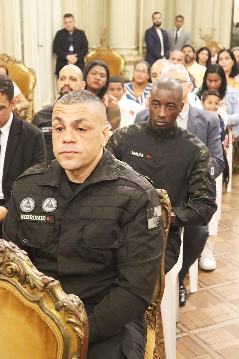 Entrega de moções para profissionais de Artes Marciais - 07/10/2025 (Por Câmara Municipal de Vereadores / Fotos: Cicero Rodrigues/CMRJ & Ascom Vereadora Tânia Bastos / Fotos: Sandro Diniz) - Foto 151