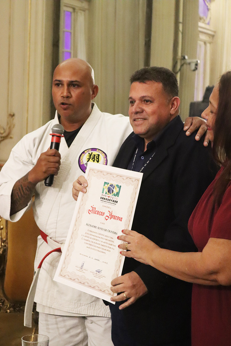 Entrega de moções para profissionais de Artes Marciais - 07/10/2025 (Por Câmara Municipal de Vereadores / Fotos: Cicero Rodrigues/CMRJ & Ascom Vereadora Tânia Bastos / Fotos: Sandro Diniz) - Foto 154