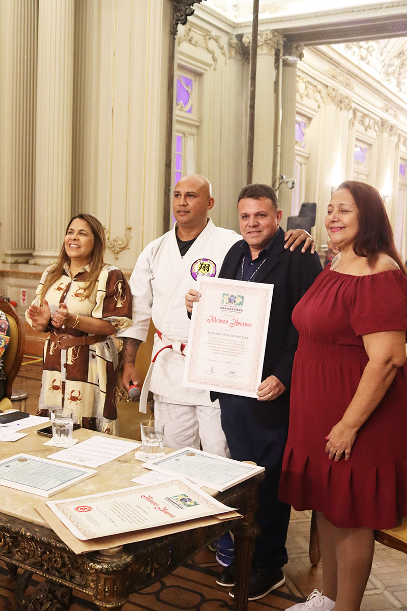 Entrega de moções para profissionais de Artes Marciais - 07/10/2025 (Por Câmara Municipal de Vereadores / Fotos: Cicero Rodrigues/CMRJ & Ascom Vereadora Tânia Bastos / Fotos: Sandro Diniz) - Foto 155