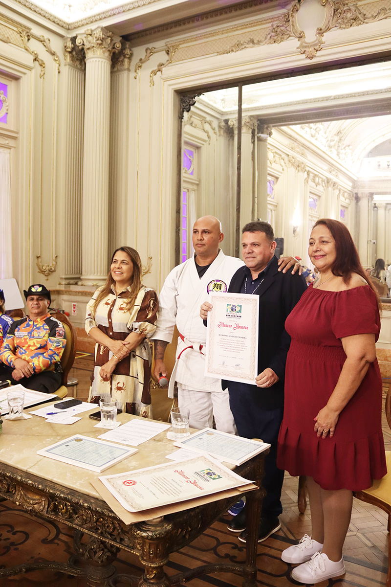 Entrega de moções para profissionais de Artes Marciais - 07/10/2025 (Por Câmara Municipal de Vereadores / Fotos: Cicero Rodrigues/CMRJ & Ascom Vereadora Tânia Bastos / Fotos: Sandro Diniz) - Foto 156