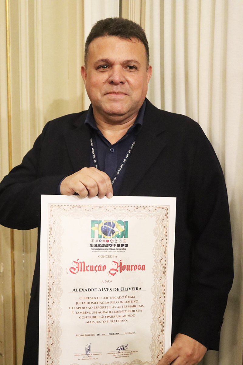 Entrega de moções para profissionais de Artes Marciais - 07/10/2025 (Por Câmara Municipal de Vereadores / Fotos: Cicero Rodrigues/CMRJ & Ascom Vereadora Tânia Bastos / Fotos: Sandro Diniz) - Foto 159