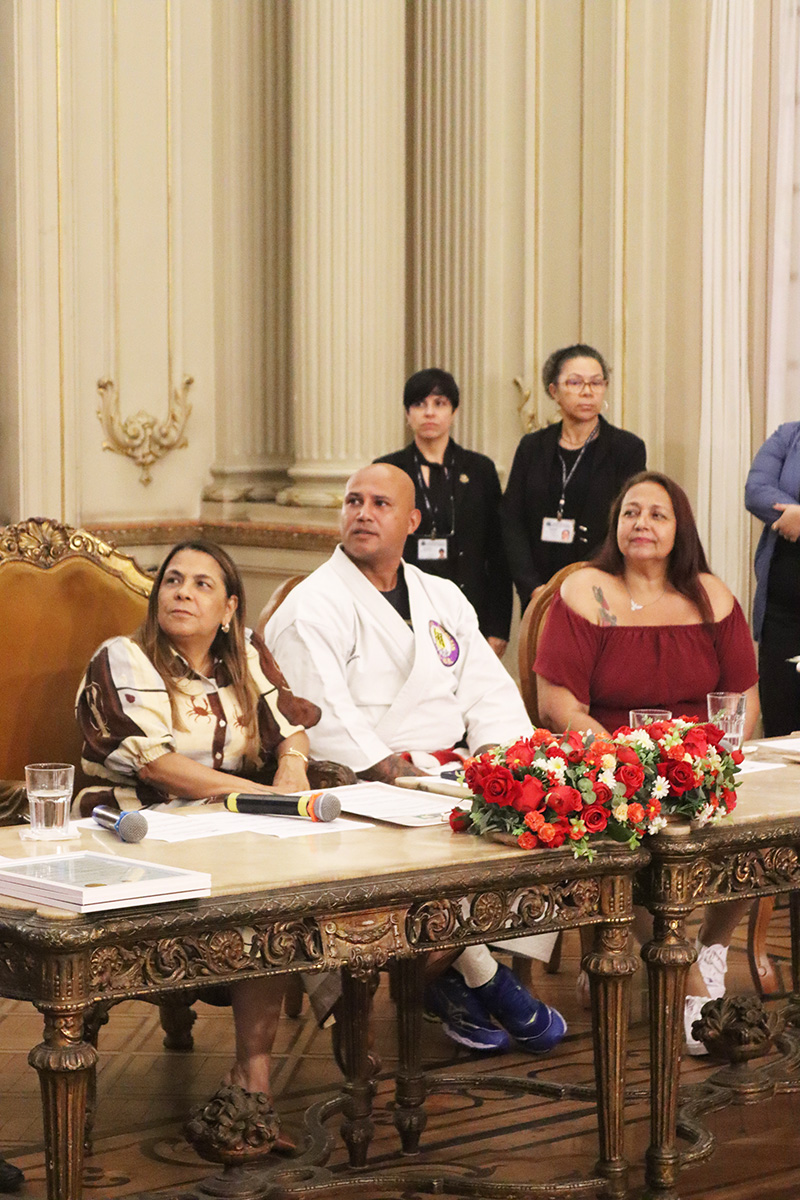 Entrega de moções para profissionais de Artes Marciais - 07/10/2025 (Por Câmara Municipal de Vereadores / Fotos: Cicero Rodrigues/CMRJ & Ascom Vereadora Tânia Bastos / Fotos: Sandro Diniz) - Foto 168