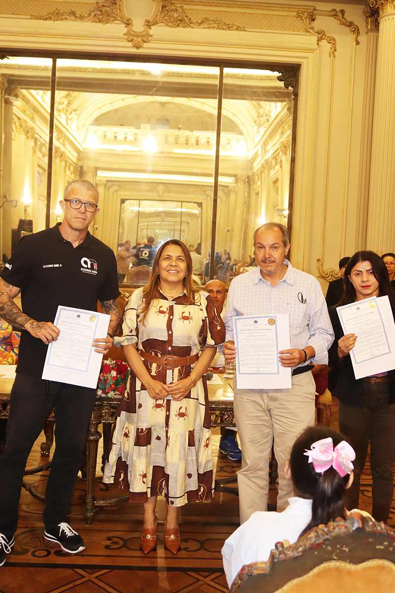 Entrega de moções para profissionais de Artes Marciais - 07/10/2025 (Por Câmara Municipal de Vereadores / Fotos: Cicero Rodrigues/CMRJ & Ascom Vereadora Tânia Bastos / Fotos: Sandro Diniz) - Foto 170