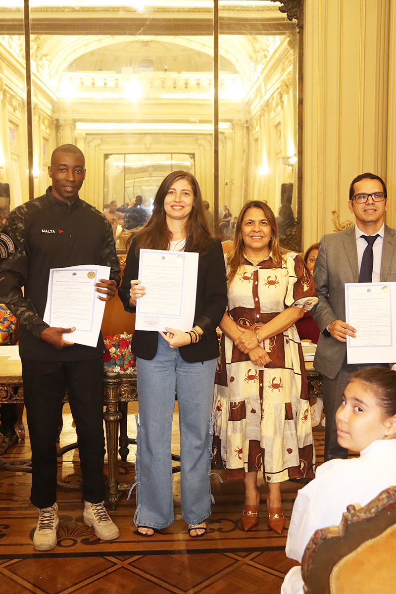 Entrega de moções para profissionais de Artes Marciais - 07/10/2025 (Por Câmara Municipal de Vereadores / Fotos: Cicero Rodrigues/CMRJ & Ascom Vereadora Tânia Bastos / Fotos: Sandro Diniz) - Foto 171