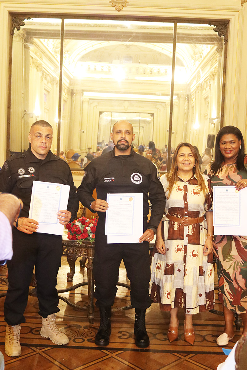 Entrega de moções para profissionais de Artes Marciais - 07/10/2025 (Por Câmara Municipal de Vereadores / Fotos: Cicero Rodrigues/CMRJ & Ascom Vereadora Tânia Bastos / Fotos: Sandro Diniz) - Foto 174