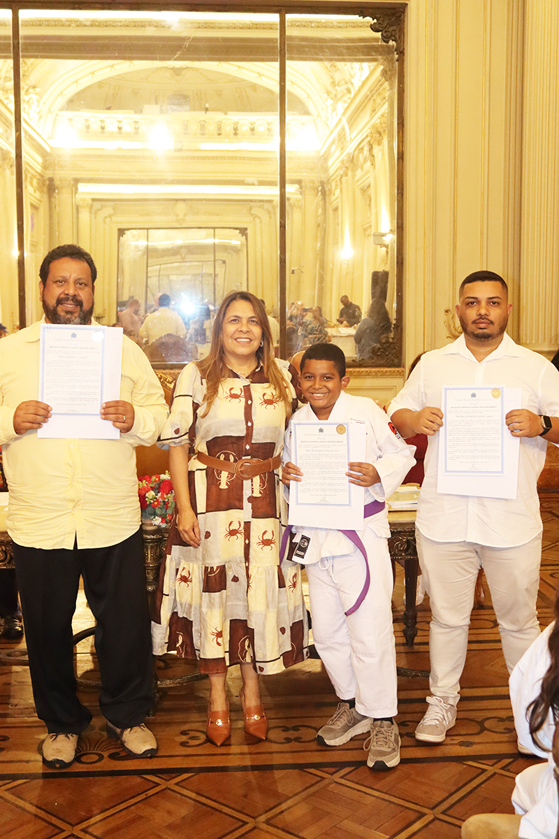 Entrega de moções para profissionais de Artes Marciais - 07/10/2025 (Por Câmara Municipal de Vereadores / Fotos: Cicero Rodrigues/CMRJ & Ascom Vereadora Tânia Bastos / Fotos: Sandro Diniz) - Foto 177