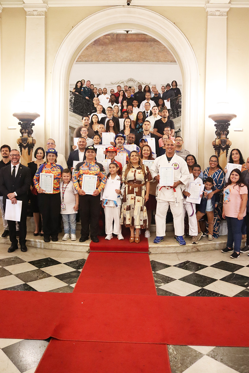 Entrega de moções para profissionais de Artes Marciais - 07/10/2025 (Por Câmara Municipal de Vereadores / Fotos: Cicero Rodrigues/CMRJ & Ascom Vereadora Tânia Bastos / Fotos: Sandro Diniz) - Foto 198