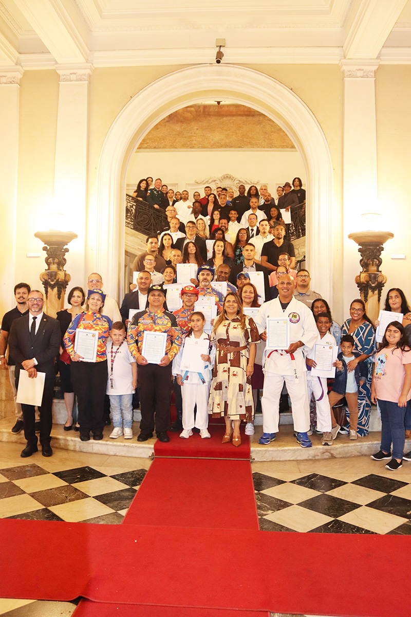 Entrega de moções para profissionais de Artes Marciais - 07/10/2025 (Por Câmara Municipal de Vereadores / Fotos: Cicero Rodrigues/CMRJ & Ascom Vereadora Tânia Bastos / Fotos: Sandro Diniz) - Foto 200