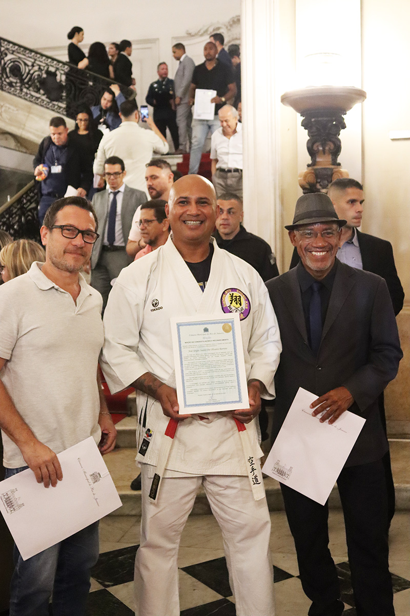Entrega de moções para profissionais de Artes Marciais - 07/10/2025 (Por Câmara Municipal de Vereadores / Fotos: Cicero Rodrigues/CMRJ & Ascom Vereadora Tânia Bastos / Fotos: Sandro Diniz) - Foto 208