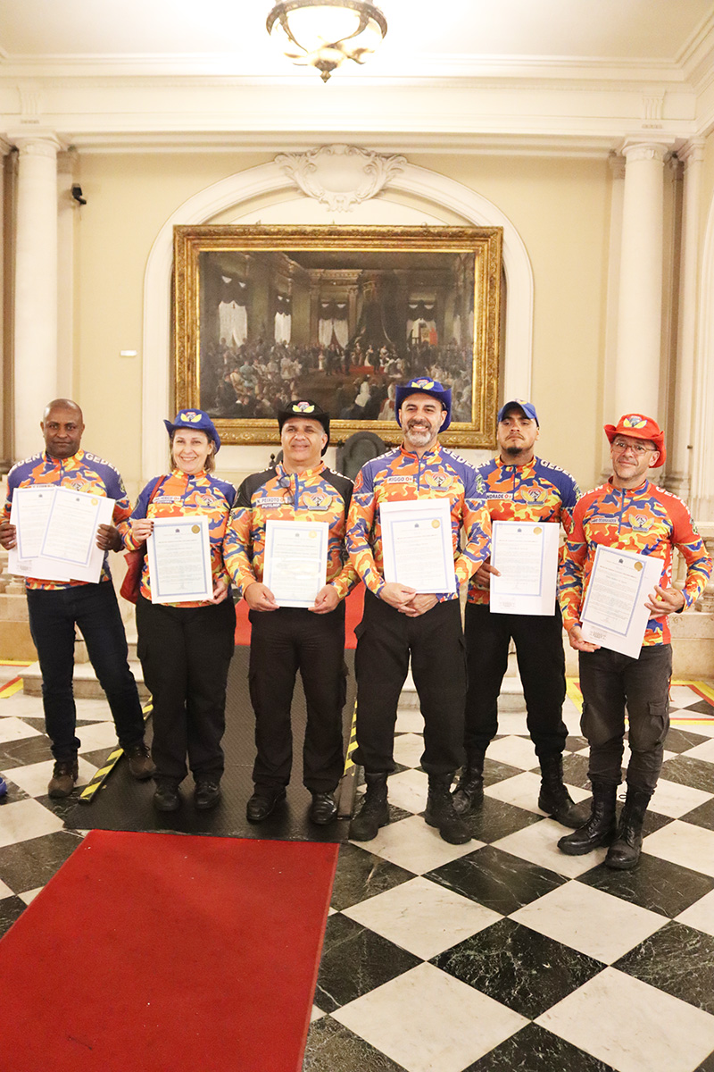 Entrega de moções para profissionais de Artes Marciais - 07/10/2025 (Por Câmara Municipal de Vereadores / Fotos: Cicero Rodrigues/CMRJ & Ascom Vereadora Tânia Bastos / Fotos: Sandro Diniz) - Foto 213