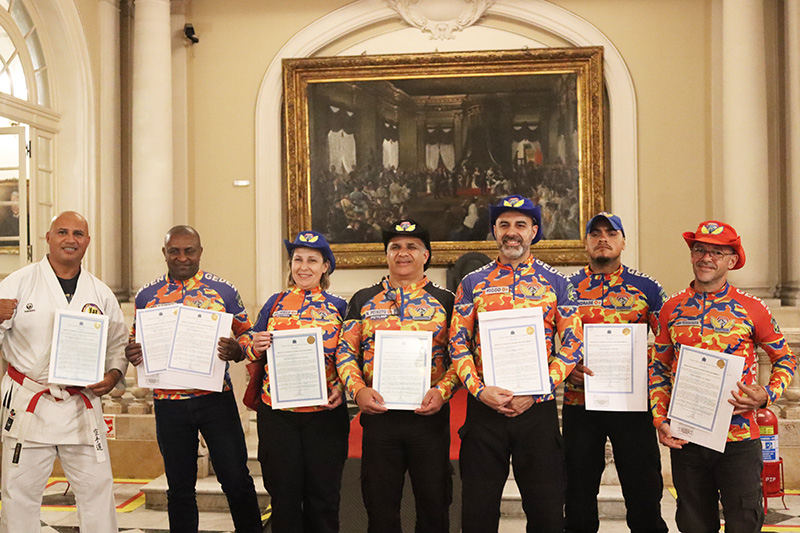 Entrega de moções para profissionais de Artes Marciais - 07/10/2025 (Por Câmara Municipal de Vereadores / Fotos: Cicero Rodrigues/CMRJ & Ascom Vereadora Tânia Bastos / Fotos: Sandro Diniz) - Foto 215