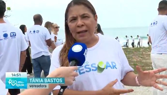 Instituto Ressoar e RECORD Rio promovem plantio de 200 mudas na orla do Recreio dos Bandeirantes