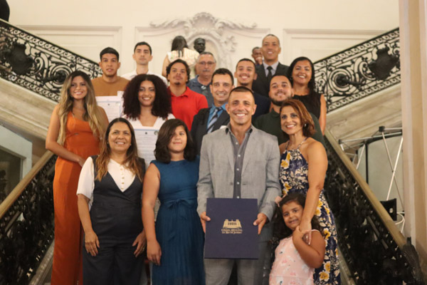 Tânia Bastos homenageia projeto Corre Ilha na Câmara Municipal